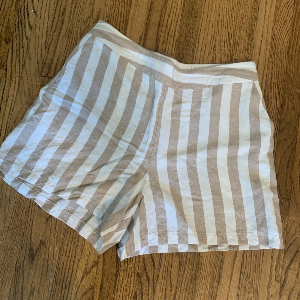 Target a new day size M tan and white dress shorts